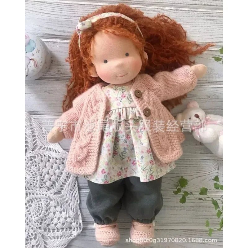 ELORA – Bambola Waldorf fatta a mano in cotone