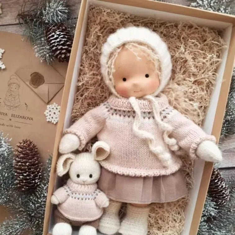 ELORA – Bambola Waldorf fatta a mano in cotone