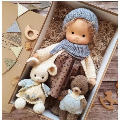 ELORA – Bambola Waldorf fatta a mano in cotone