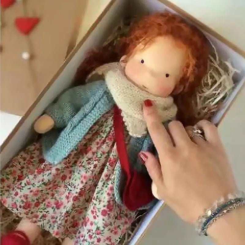 ELORA – Bambola Waldorf fatta a mano in cotone