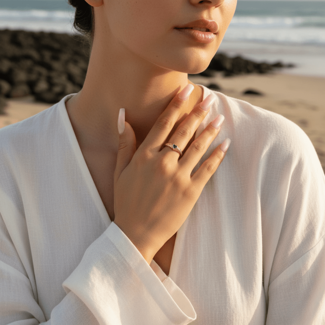 Emerald Juna Heart Ring - Gold with Vibrant Emerald Cubic Zirconia