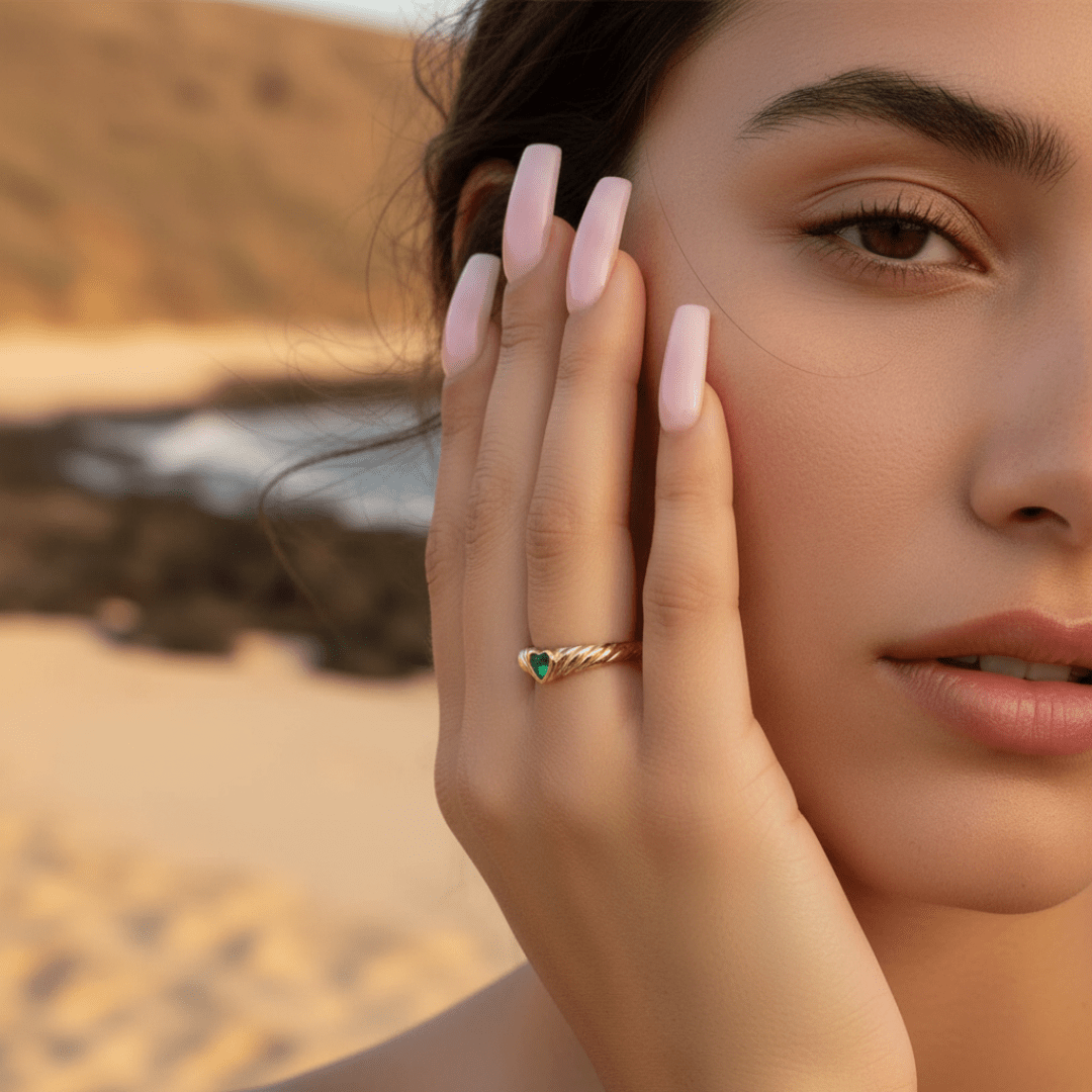 Emerald Juna Heart Ring - Gold with Vibrant Emerald Cubic Zirconia
