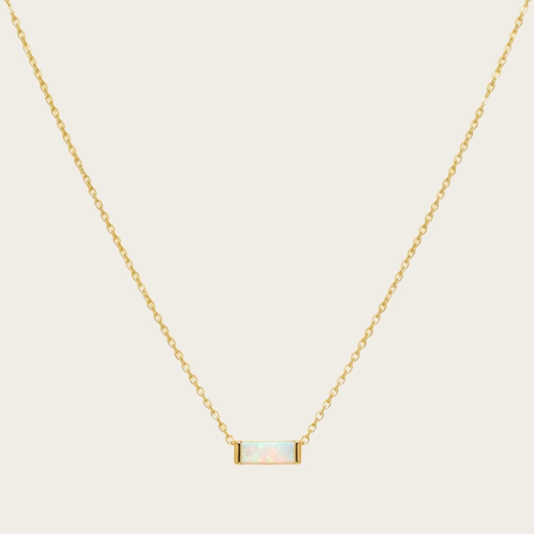 Collar de piedra de nacimiento Emery - Encanto delicado de piedra preciosa para celebraciones elegantes