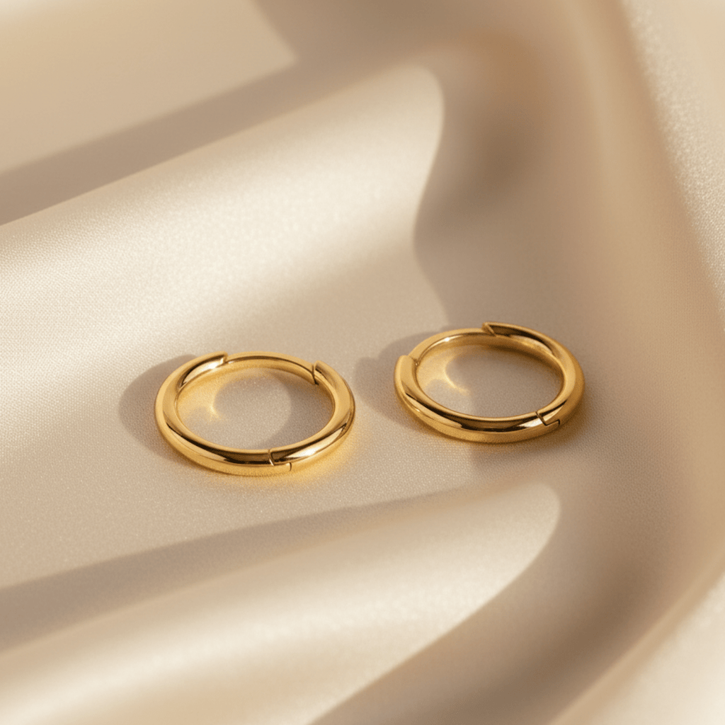 Pendientes de aro de plata y oro desgastados por el mar