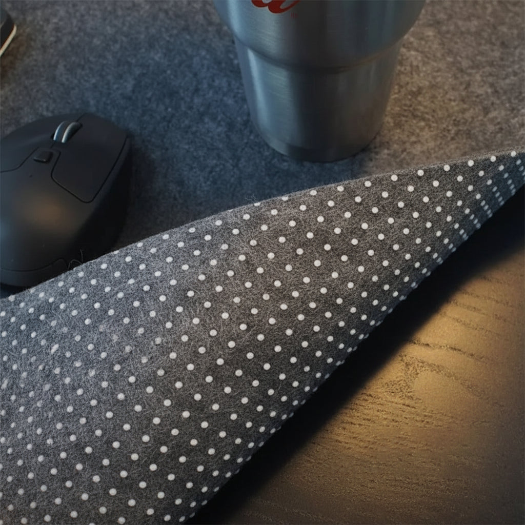 CLEANFELT – Tapis de bureau en feutre de laine pour un espace de travail propre et la protection des surfaces