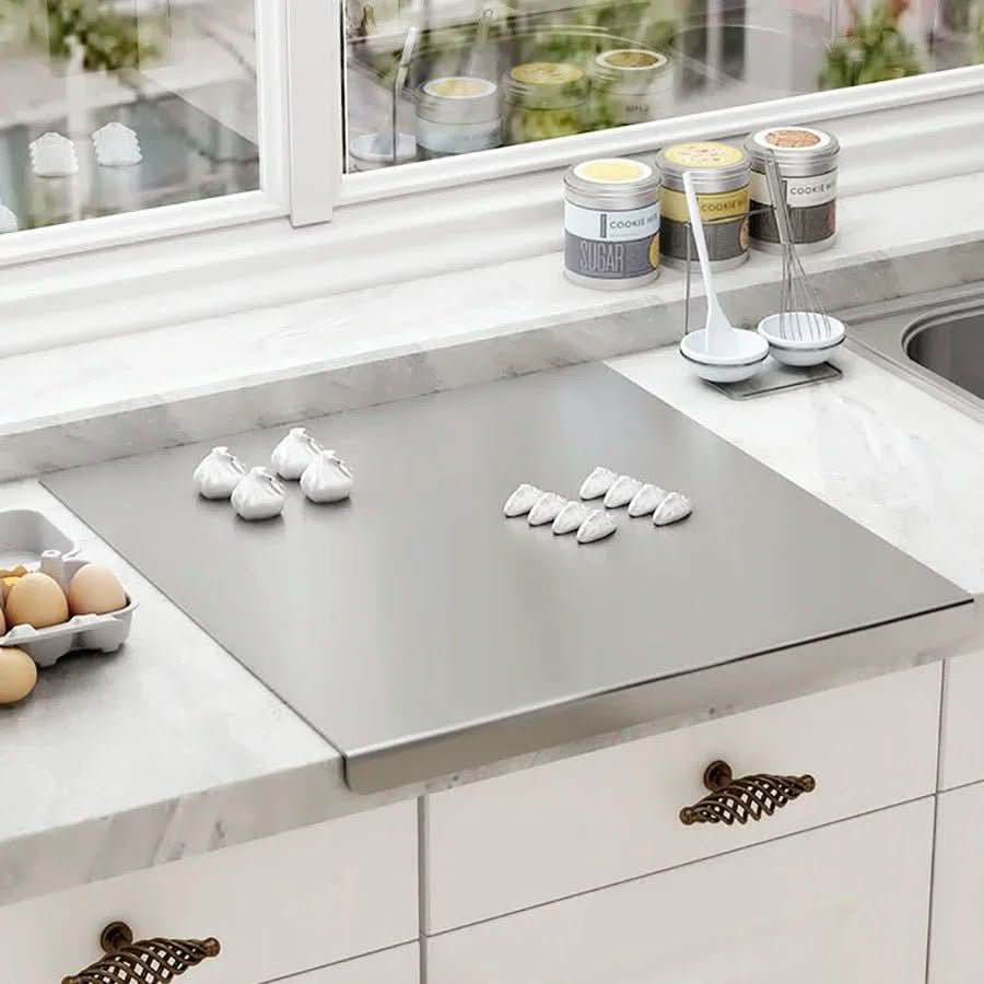 FlexiBoard – Foldable L-shaped cutting board for fruit, vegetables & dough