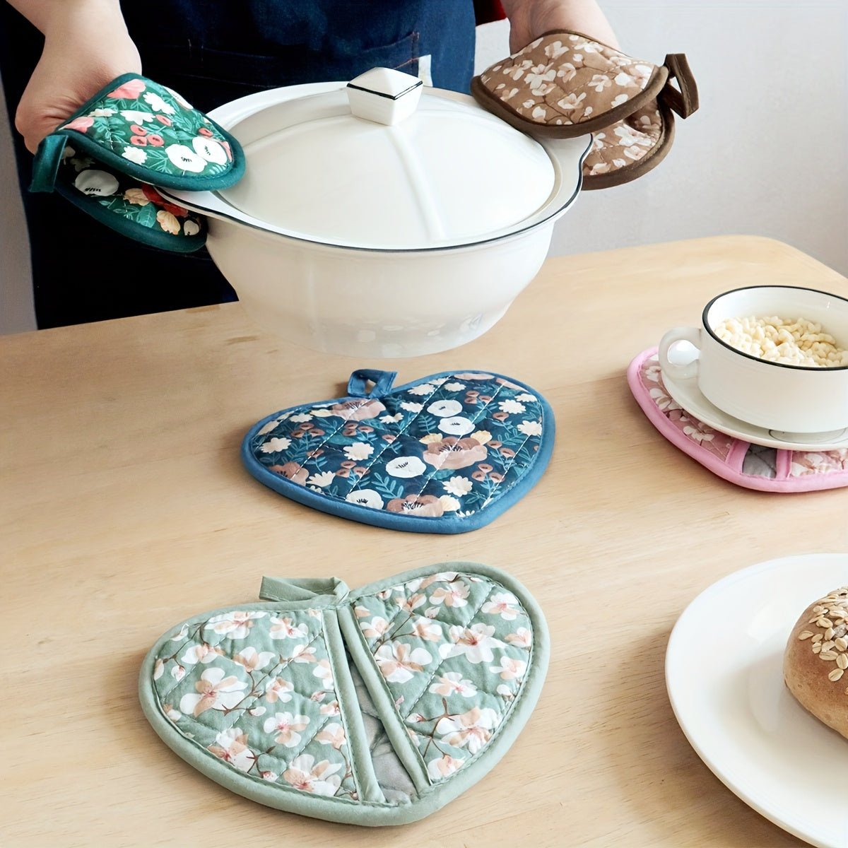 HOMESTYLE – Vintage Floral Heart-Shaped Potholders with Heat Resistance 1