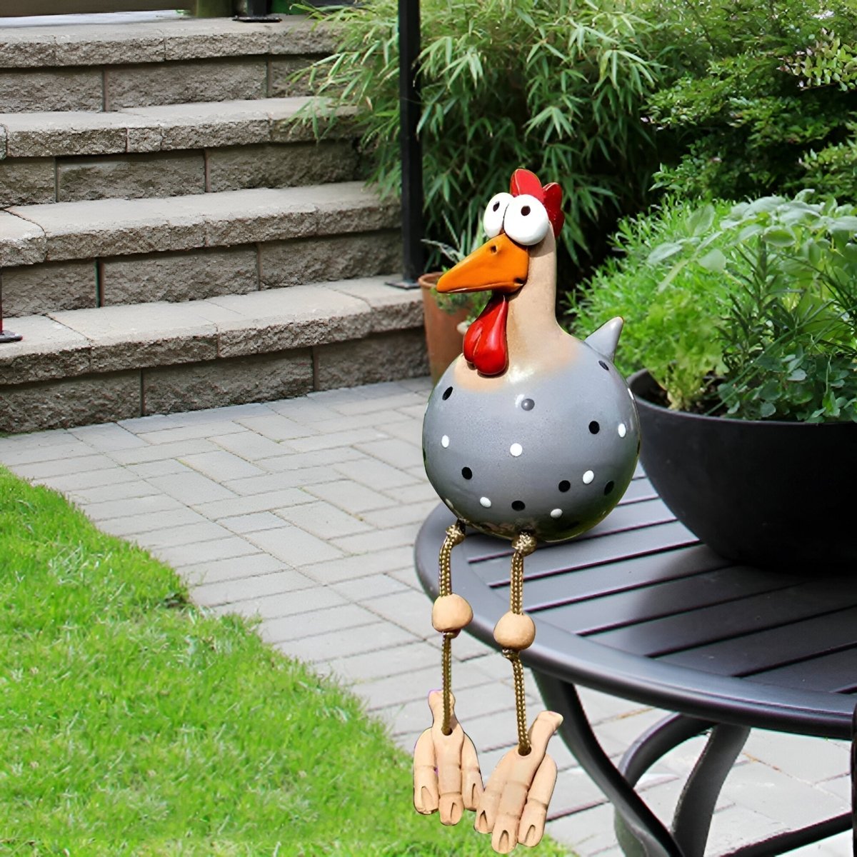 CLUCKNEST – Big-Eyed Chicken Statue in Weatherproof Resin for Charming Garden Décor 5