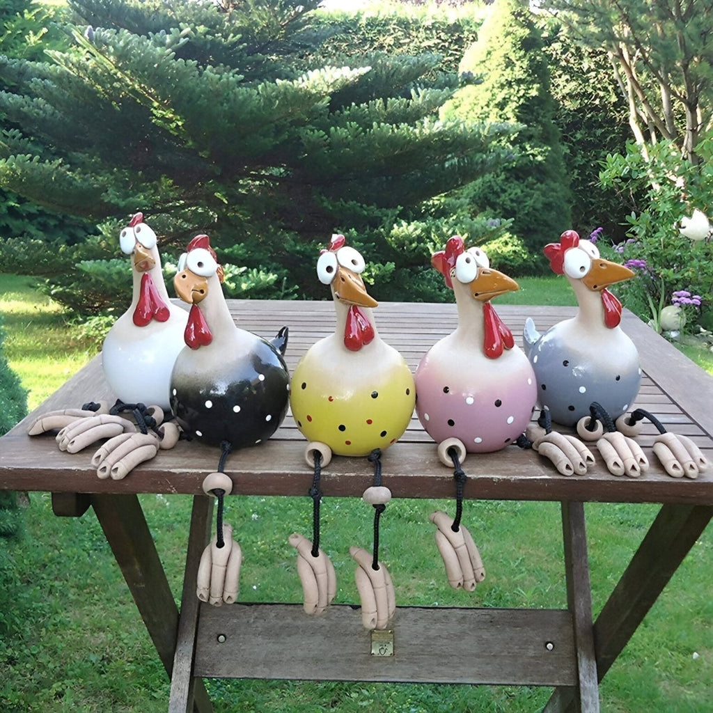CLUCKNEST – Big-Eyed Chicken Statue in Weatherproof Resin for Charming Garden Décor 1