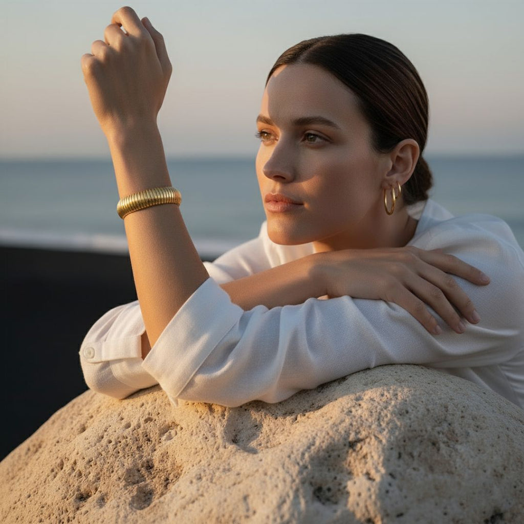 Bracciale Rigido Geometrico - Acciaio Inossidabile Dorato, Impermeabile e Ipoallergenico