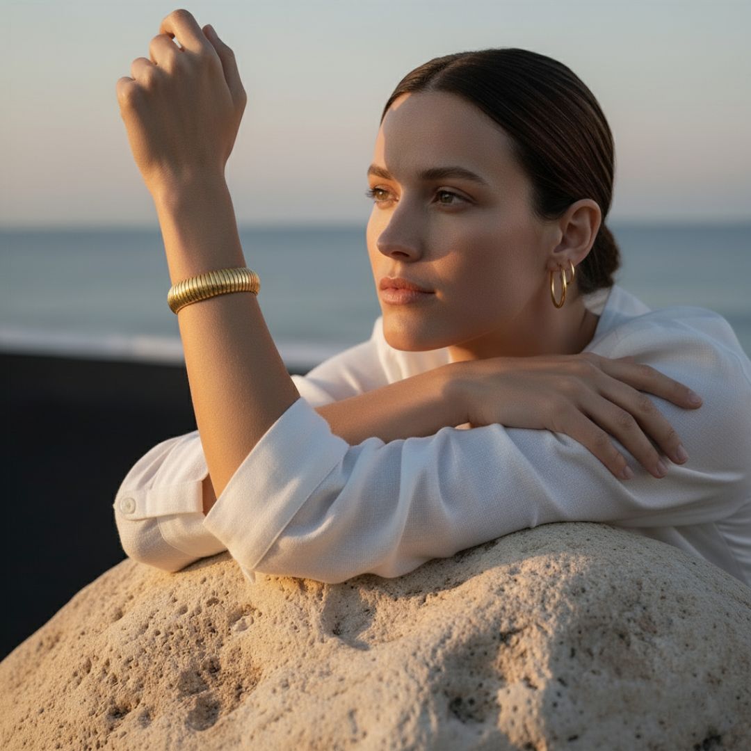 Bracciale Rigido Geometrico - Acciaio Inossidabile Dorato, Impermeabile e Ipoallergenico