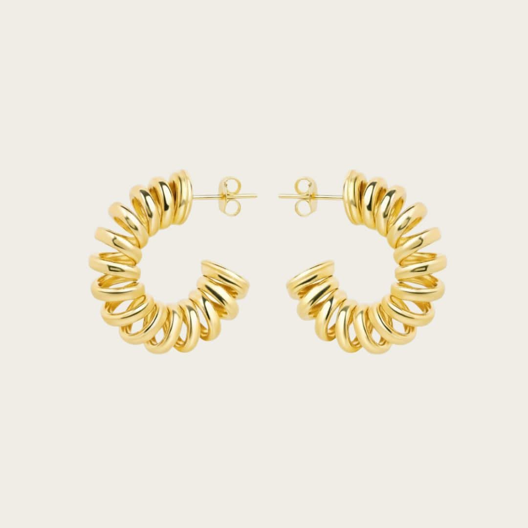 Pendientes de Aro en Espiral Dorada - Aros Dorados Elegantes con Diseño Contemporáneo Único