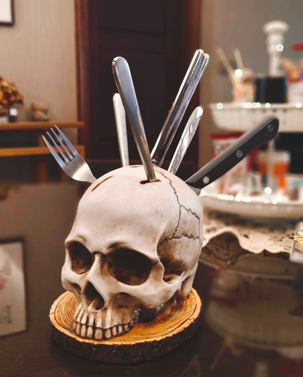 Handmade Gothic Skull knife holder for up to 7 knives-unique decorative element for the kitchen 2