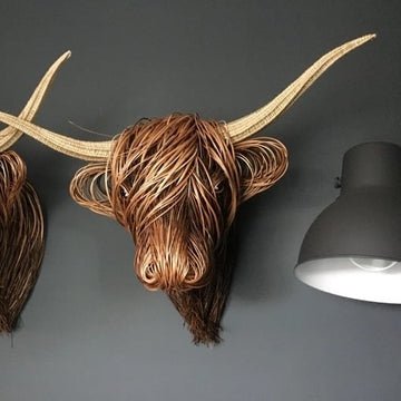 HighlandCharm – Decoración de Pared con Cabeza de Vaca Rústica para un Hogar Único