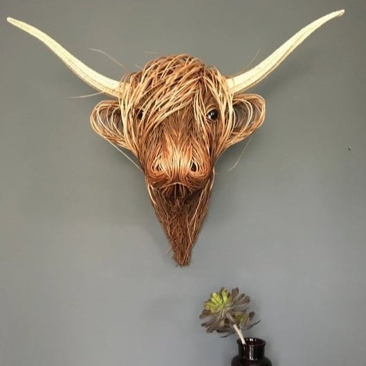 HighlandCharm – Decoración de Pared con Cabeza de Vaca Rústica para un Hogar Único