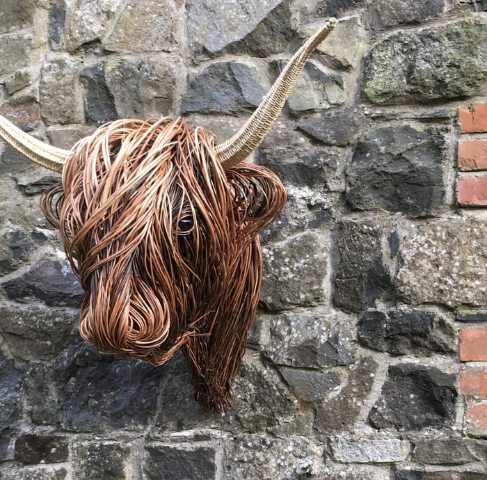 HighlandCharm – Decoración de Pared con Cabeza de Vaca Rústica para un Hogar Único