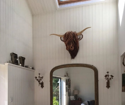 HighlandCharm – Decoración de Pared con Cabeza de Vaca Rústica para un Hogar Único