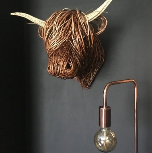 HighlandCharm – Decoración de Pared con Cabeza de Vaca Rústica para un Hogar Único