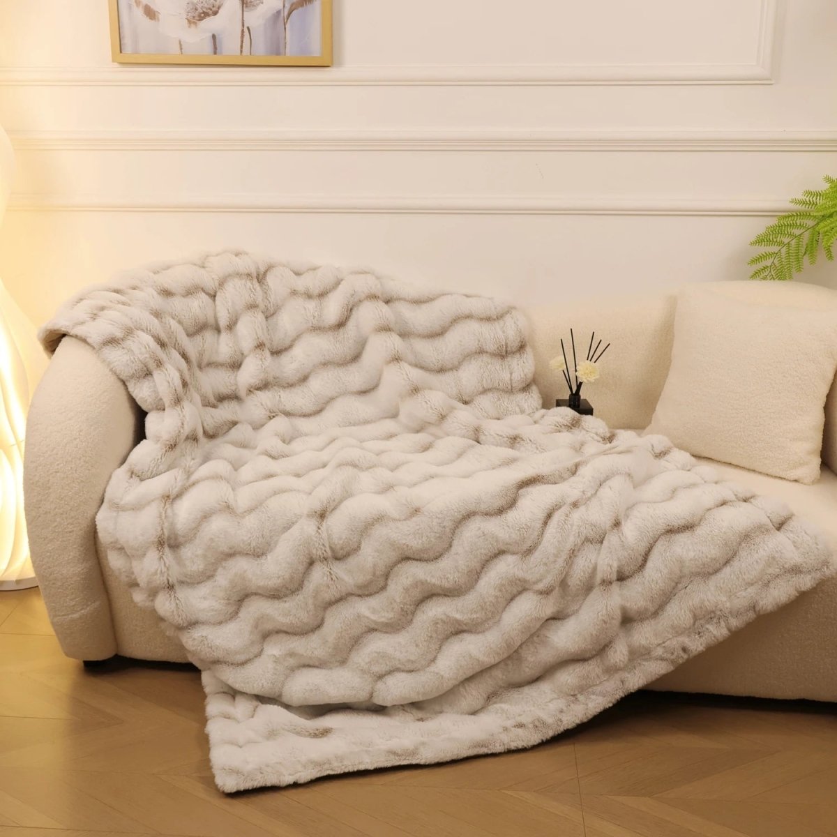FLEECIFY – Cozy Faux Rabbit Fleece Throw with Double-Sided Softness 0