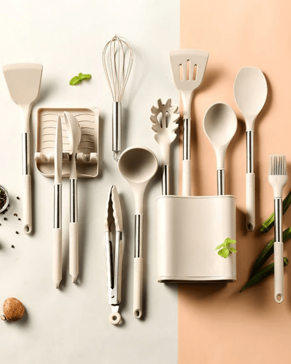 KITCHENORA – Set Completo di Utensili con Teste in Silicone e Manici in Stile Legno