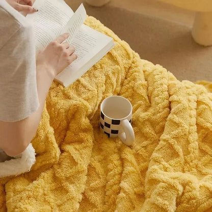LambCloud Blanket – Ultra-Warm Lambswool Throw for Winter Comfort