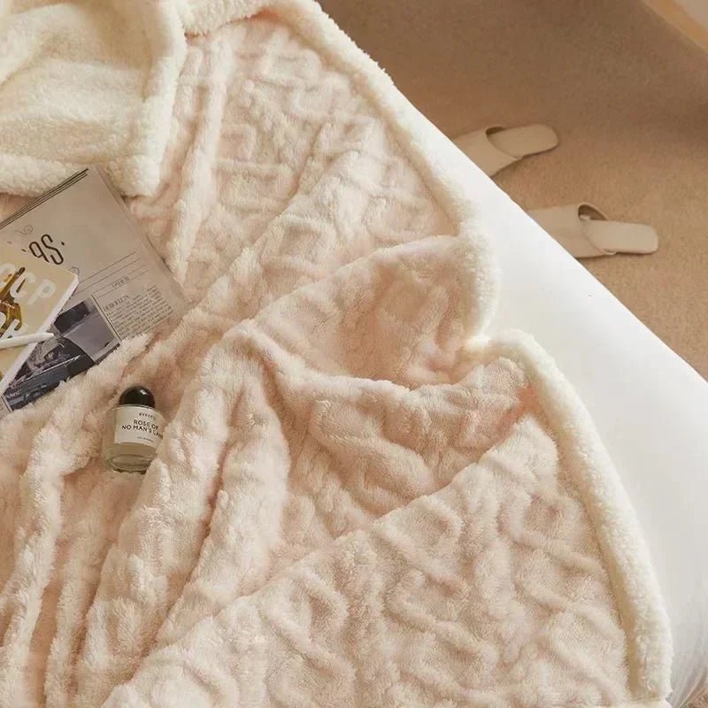 LambCloud Blanket – Ultra-Warm Lambswool Throw for Winter Comfort