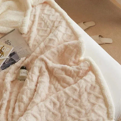 LambCloud Blanket – Ultra-Warm Lambswool Throw for Winter Comfort