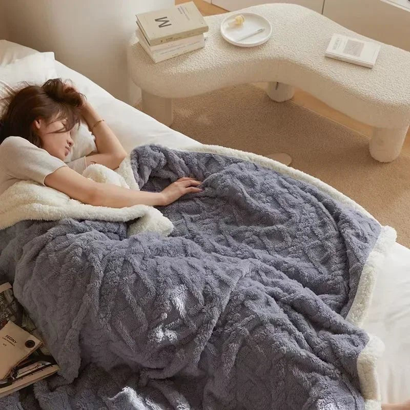 LambCloud Blanket – Ultra-Warm Lambswool Throw for Winter Comfort
