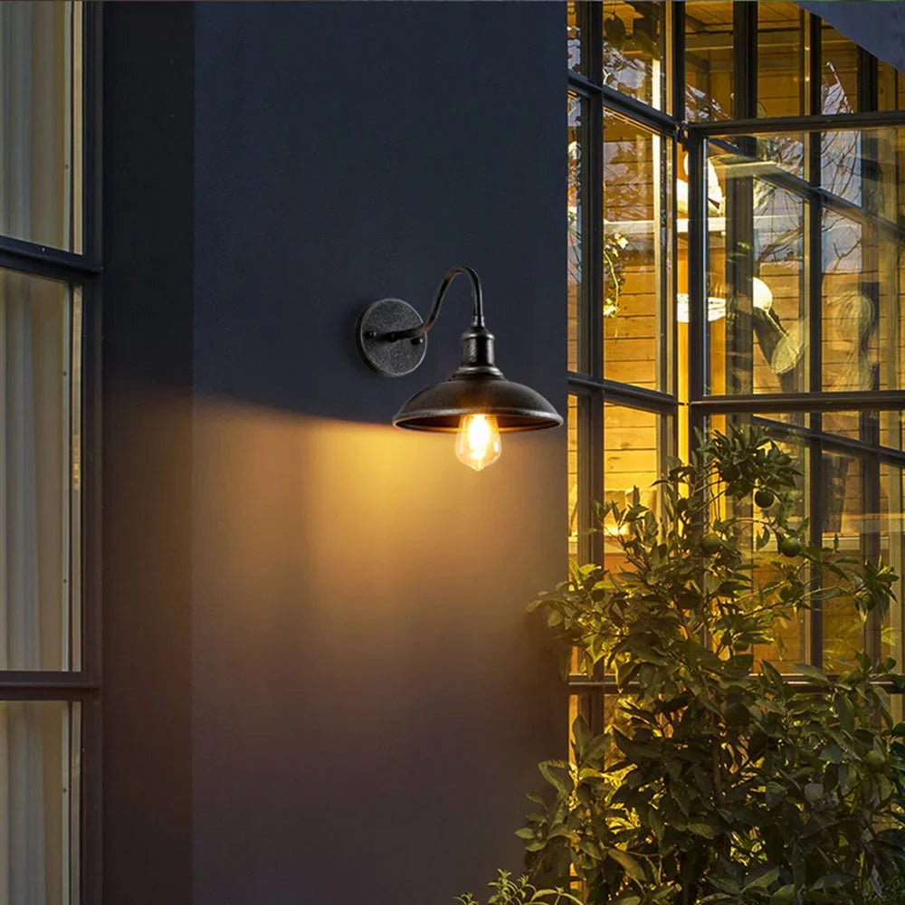 VINTIGLOW – Vintage Wandleuchte mit Schwanenhals-Design für elegante Außenbereiche
