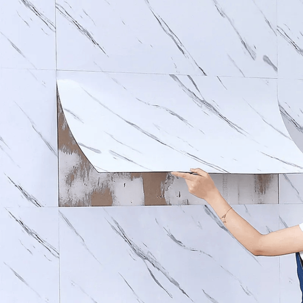 MARBLIQUE – Itsekiinnittyvät marmorikuvioiset PVC-lattialaatat