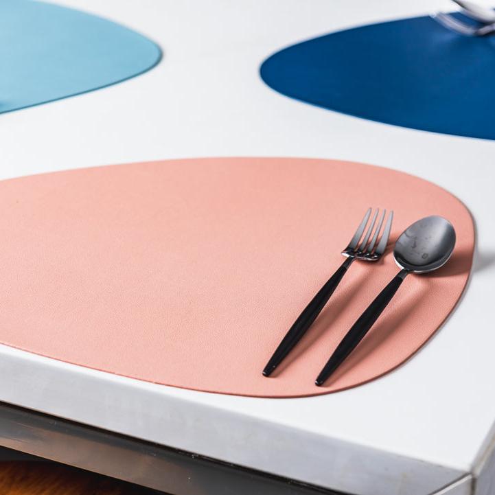 MATELLE – Hittebestendige PU Leren Placemat- en Onderzetterset voor Elegant Dineren