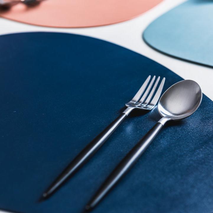 MATELLE – Hittebestendige PU Leren Placemat- en Onderzetterset voor Elegant Dineren