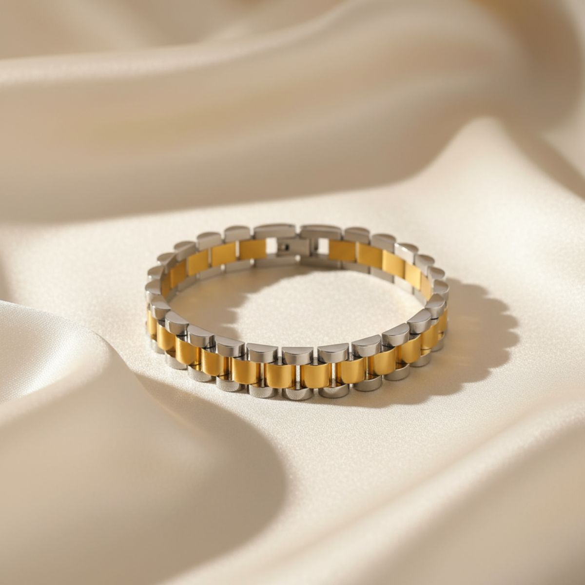 Nora - Pulsera de oro con diseño de eslabones anchos para un estilo a la moda