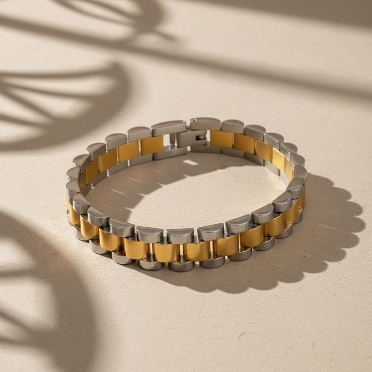 Nora - Pulsera de oro con diseño de eslabones anchos para un estilo a la moda