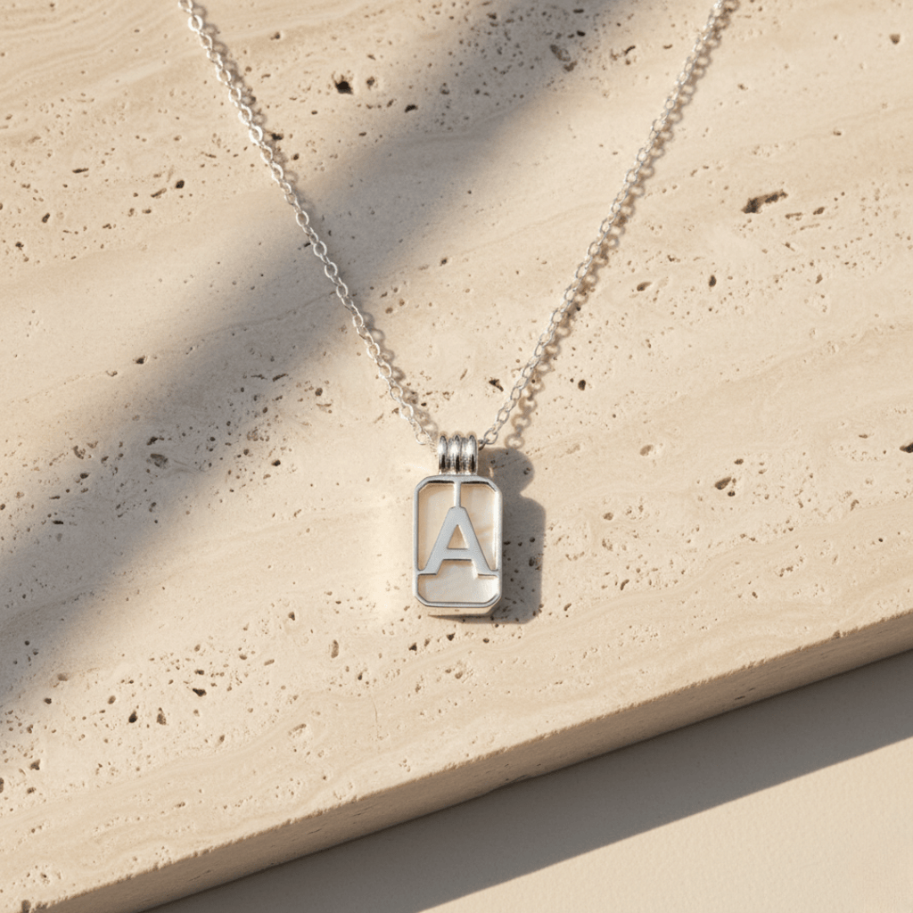 Parelmoer Initial Hanger Zilveren Ketting