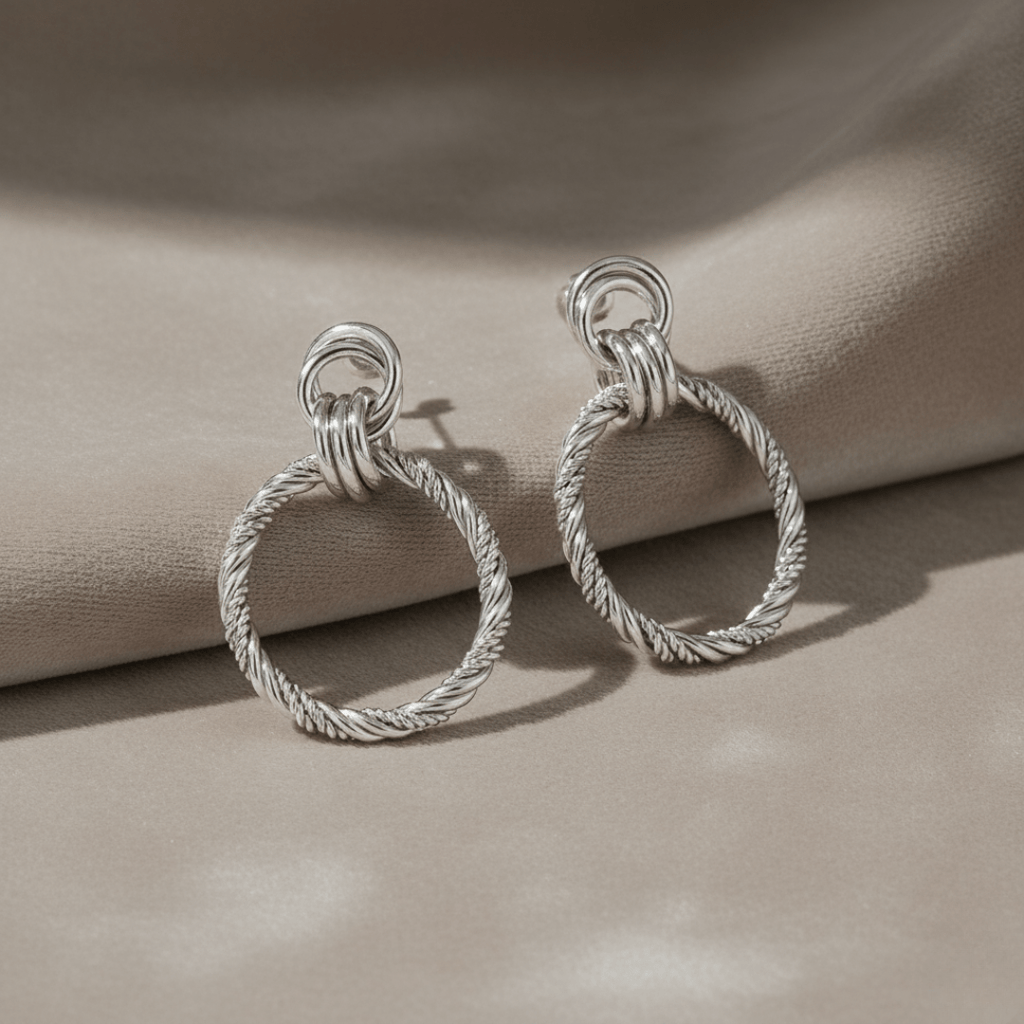 Relief gouden en zilveren statement oorbellen