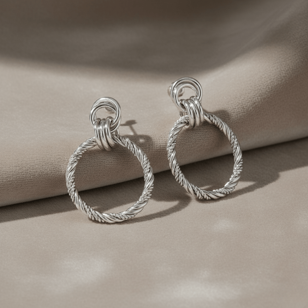 Relief gouden en zilveren statement oorbellen