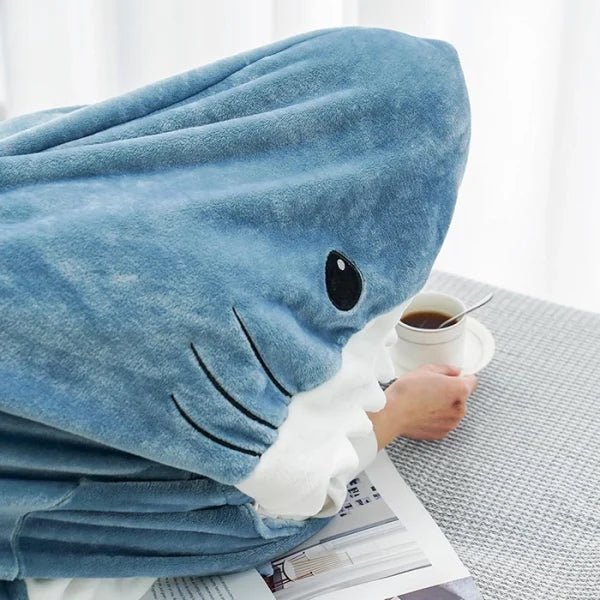 Sharkbuddy - Accogliente tutina a forma di squalo per bambini e adulti - Design ultra morbido e giocoso