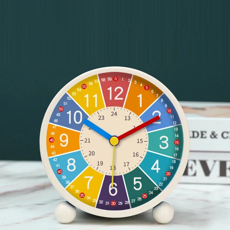 SILENTFUN – Viehättävä hiljainen sarjakuvatyylinen pöytäkello lapsille