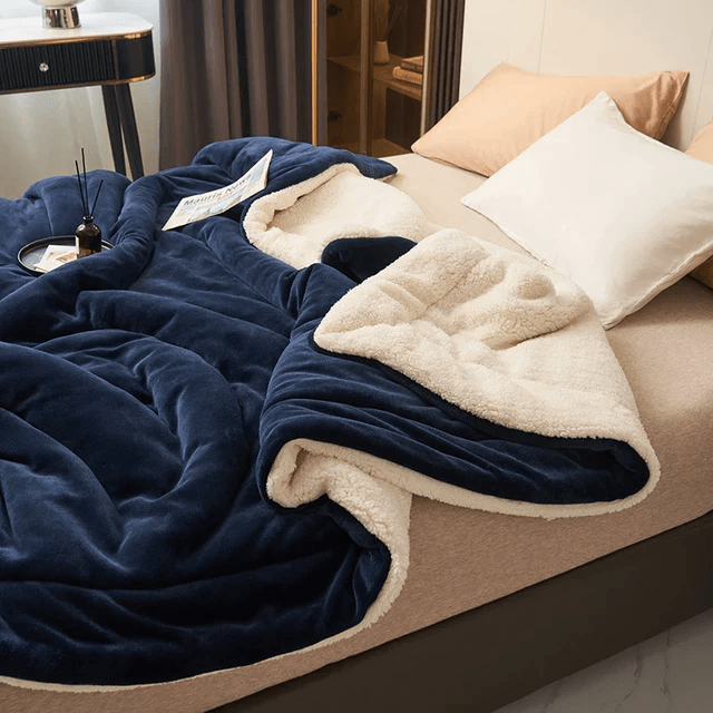 SOFTHUG LUXE – Plush Flannel Fleece Blanket for Comfort & Style