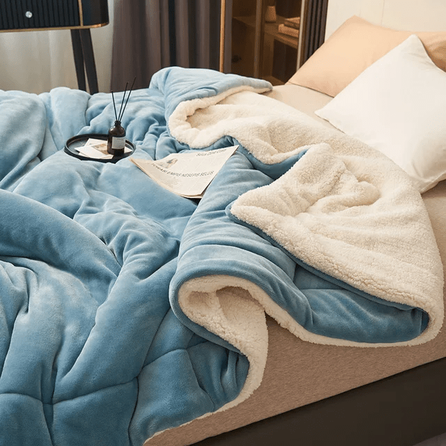 SOFTHUG LUXE – Plush Flannel Fleece Blanket for Comfort & Style