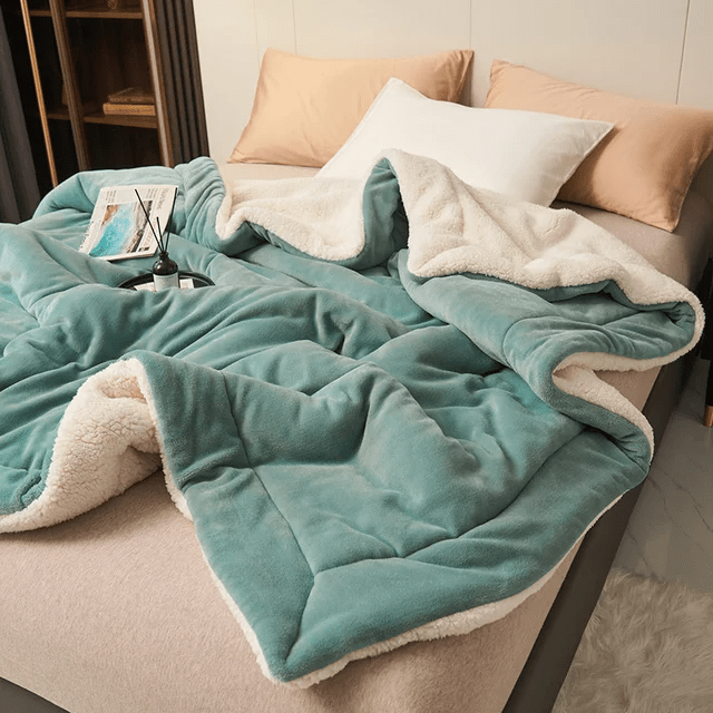 SOFTHUG LUXE – Plush Flannel Fleece Blanket for Comfort & Style