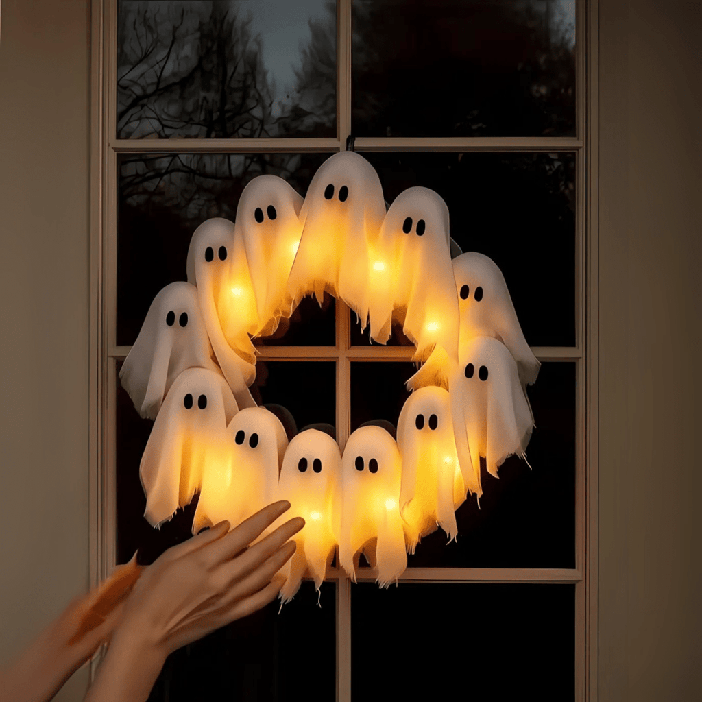 SPOOKGLOW – LED-kummituskranssi, jossa 12 valaistua henkeä