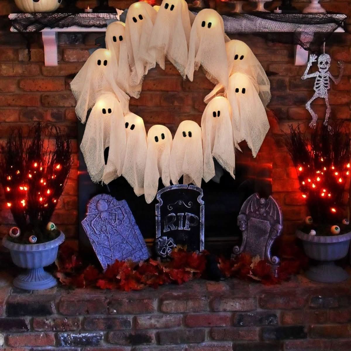 SPOOKGLOW – LED-kummituskranssi, jossa 12 valaistua henkeä