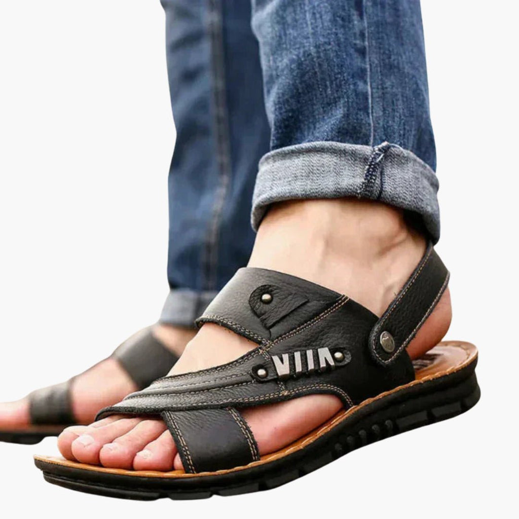 Men's sandals with adjustable straps and ergonomic design 2