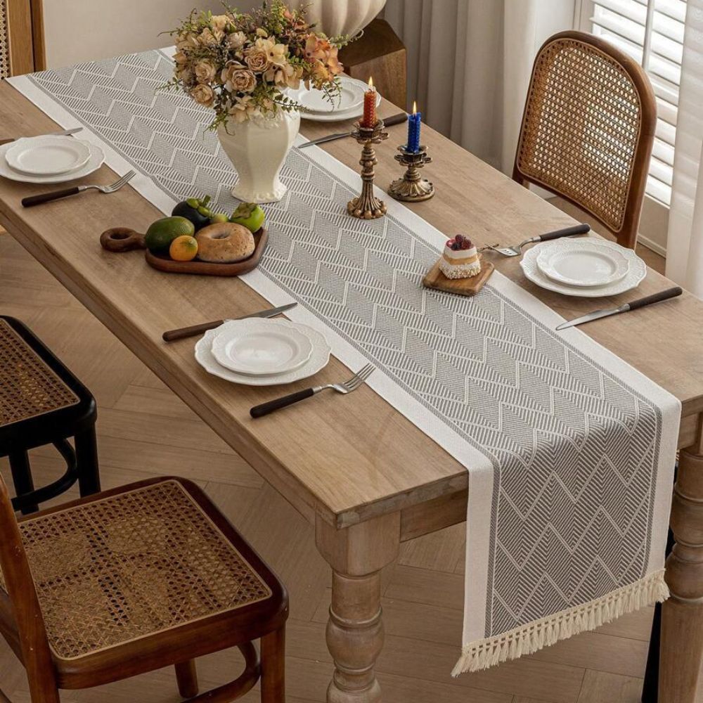 TEXTURA – Premium Woven Table Runner with Elegant Zigzag Pattern in Sandstone 1