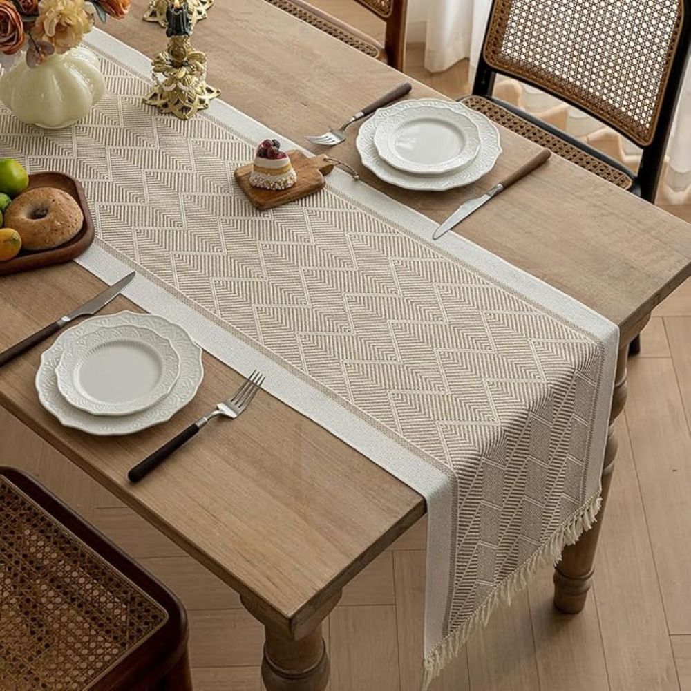 TEXTURA – Premium Woven Table Runner with Elegant Zigzag Pattern in Sandstone 2