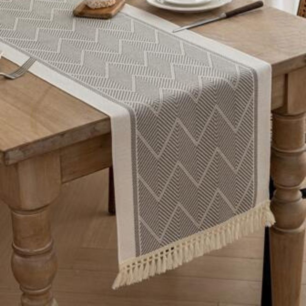 TEXTURA – Premium Woven Table Runner with Elegant Zigzag Pattern in Sandstone 6