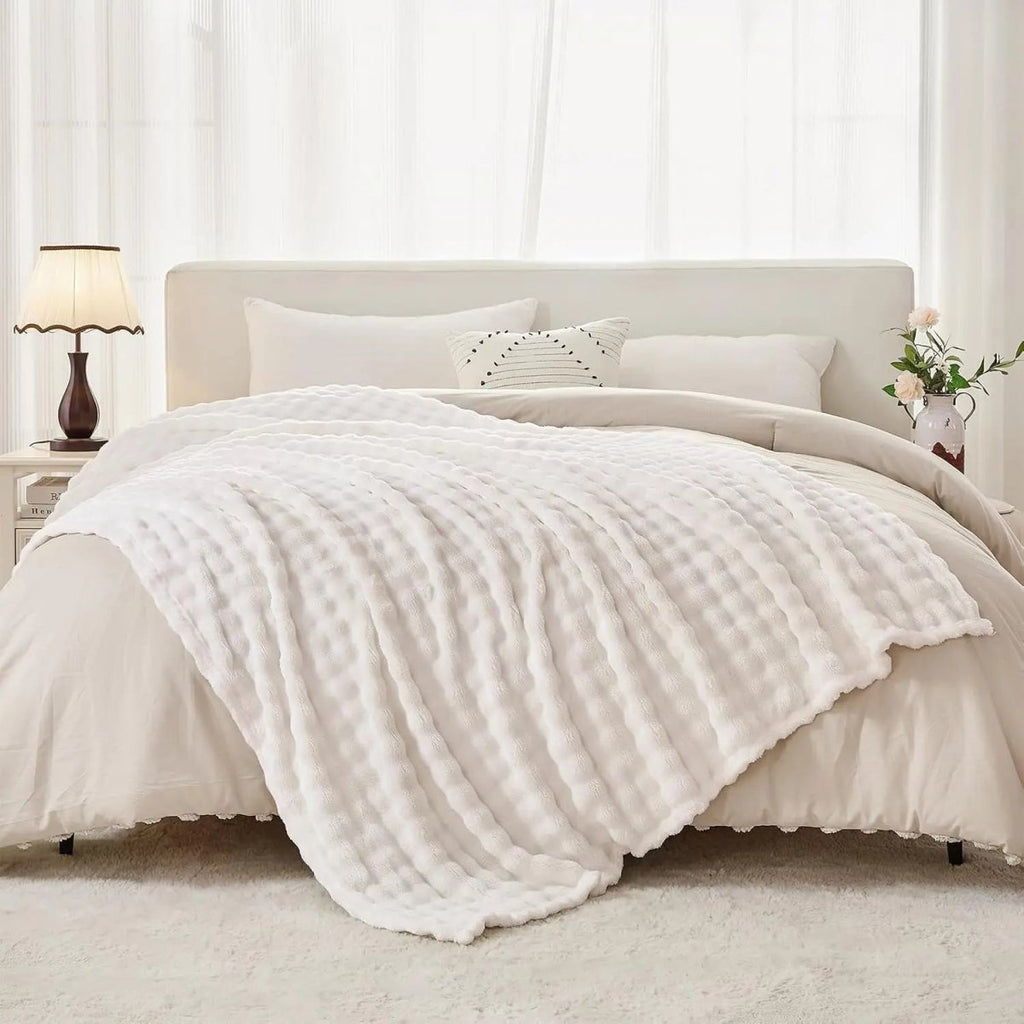 BUBBLECLOUD – Cozy 3D Bubble Plush Throw Blanket for All Seasons 3