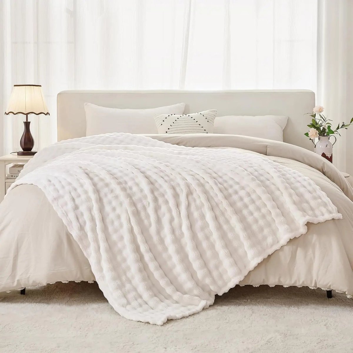 BUBBLECLOUD – Cozy 3D Bubble Plush Throw Blanket for All Seasons 3